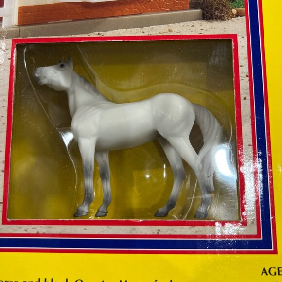 Breyer Stablemates Deluxe Animal Hospital Set (1:32 Scale) New NIB No. 59204 - Picture 3 of 9